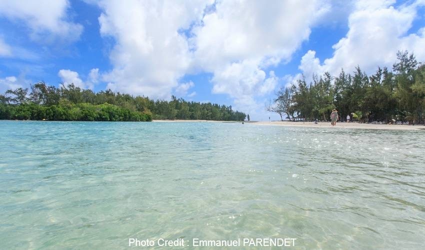 Ile Aux Cerfs by speedboat | Robin de Mer