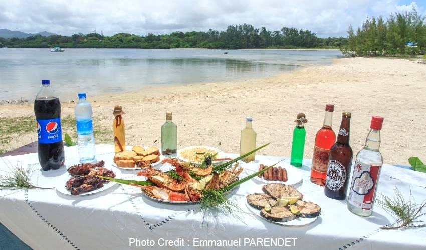 Ile Aux Cerfs by speedboat | Robin de Mer