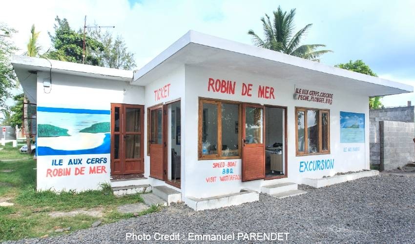 Ile Aux Cerfs by speedboat | Robin de Mer