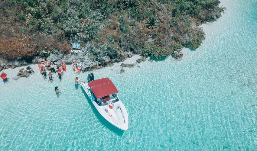 Speed Boat to Ile Aux Cerfs - Tino