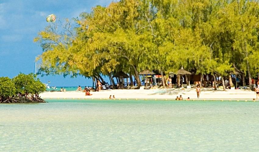 ILE AUX CERFS BY SPEEDBOAT (SHARED) | JOHANESS