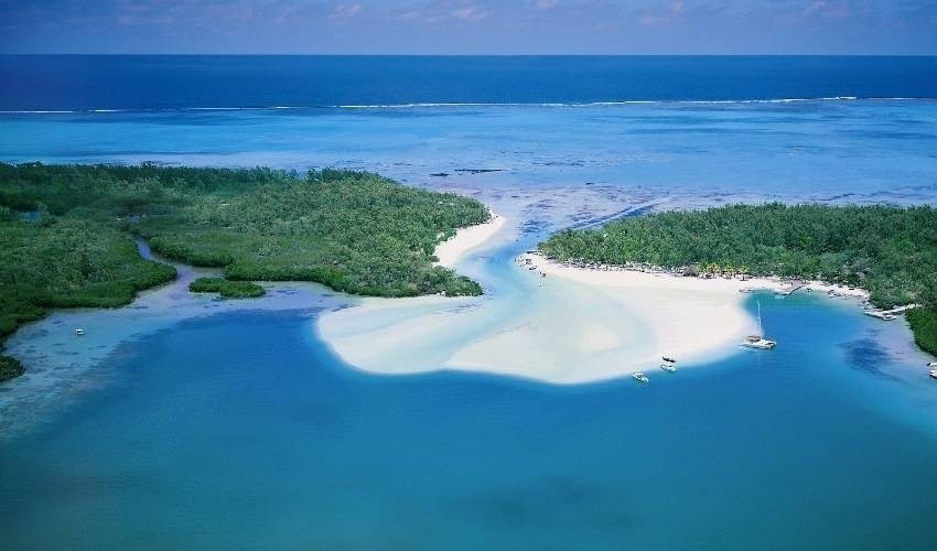 ILE AUX CERFS BY SPEEDBOAT (SHARED) | JOHANESS