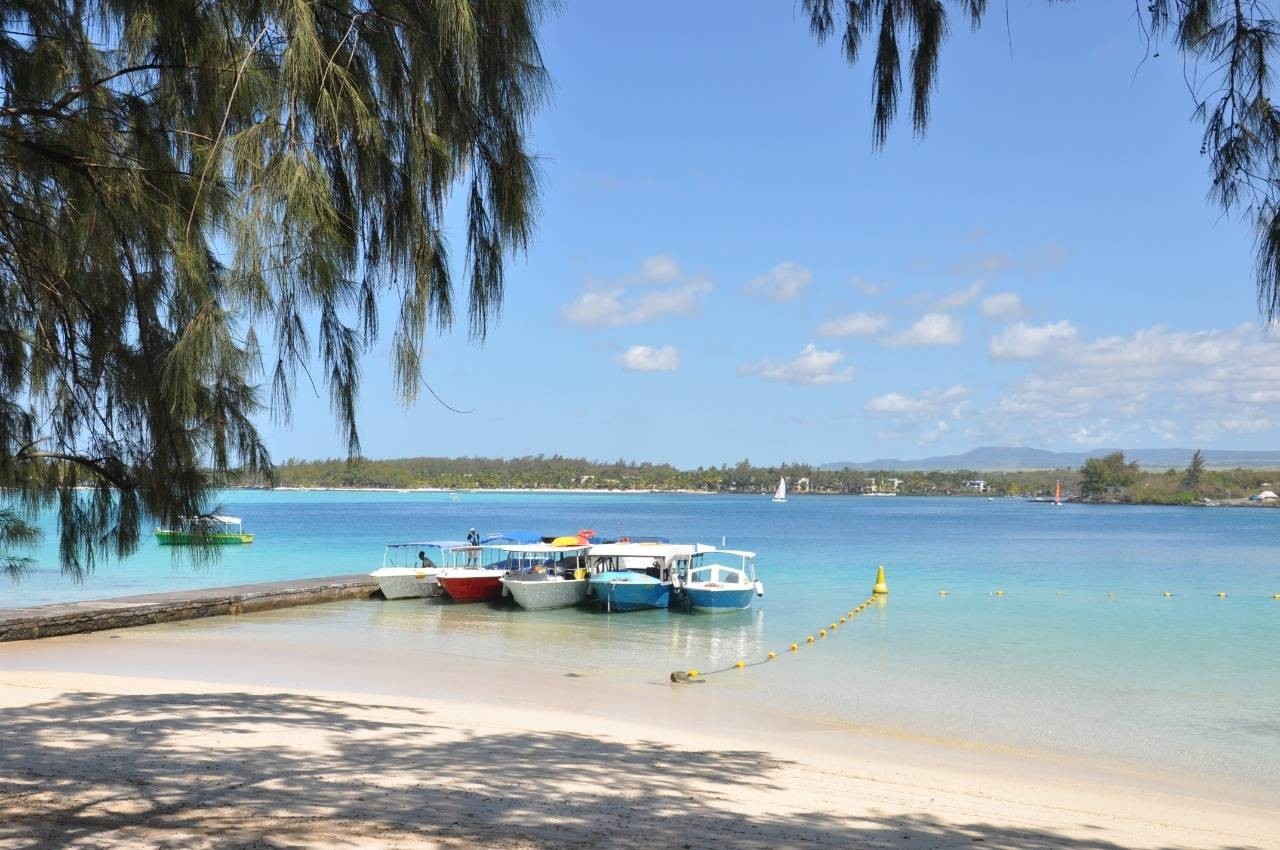 GLASS BOTTOM & SNORKELING EXPERIENCE AT BLUE BAY