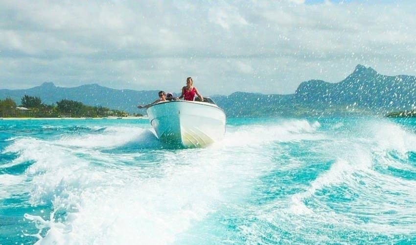 ILE AUX CERFS BY SPEEDBOAT (SHARED) | JOHANESS
