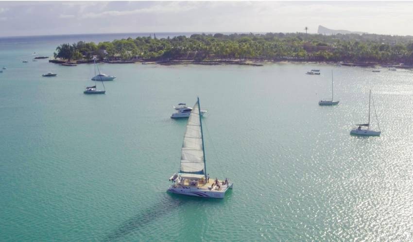 Full-Day (shared) Catamaran Cruise to the North | Wahoo-Croisières Australes